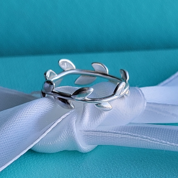 Picasso's olive leaf band ring - Picture 5 of 8